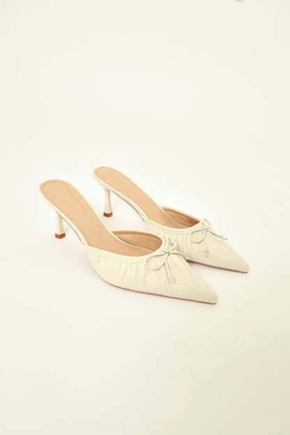 THE COURTS | VINTAGE WHITE LEATHER